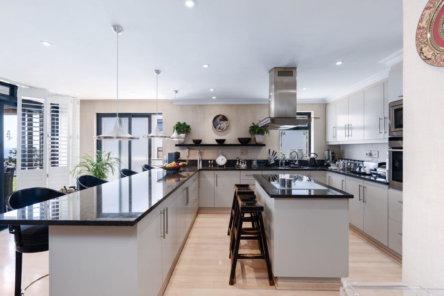 3 Bedroom Property for Sale in Sea Point Western Cape